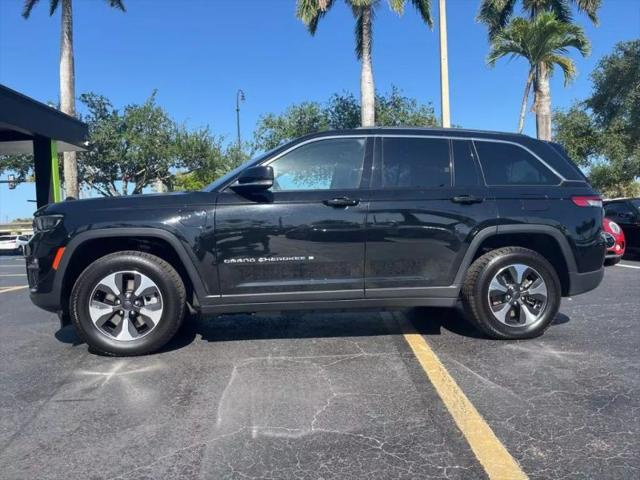 2023 Jeep Grand Cherokee Base