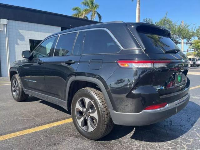 2023 Jeep Grand Cherokee Base