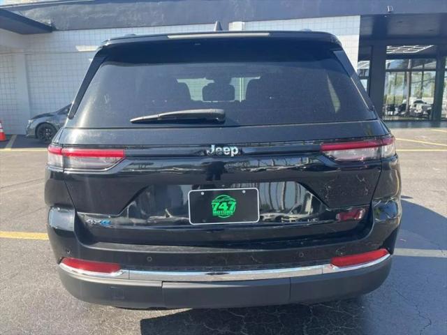 2023 Jeep Grand Cherokee Base