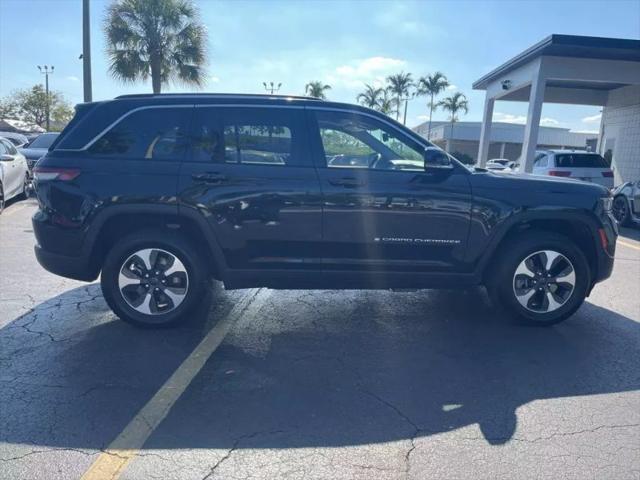 2023 Jeep Grand Cherokee Base
