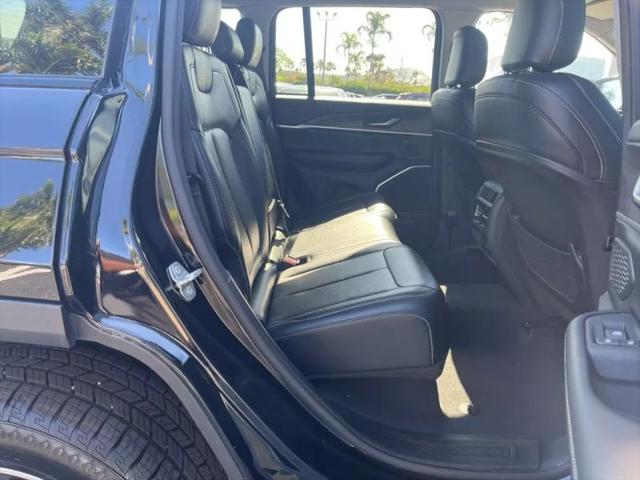 2023 Jeep Grand Cherokee Base