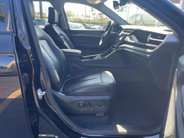 2023 Jeep Grand Cherokee Base