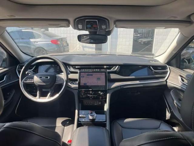 2023 Jeep Grand Cherokee Base