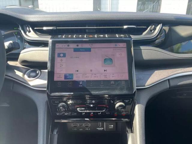 2023 Jeep Grand Cherokee Base