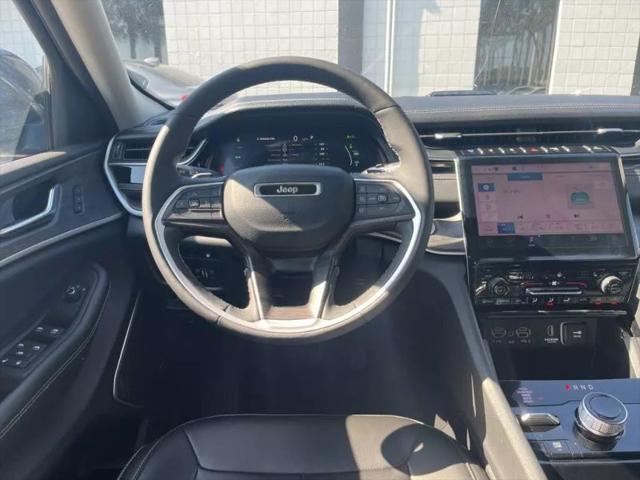 2023 Jeep Grand Cherokee Base