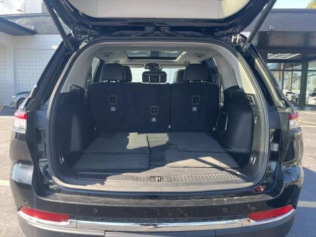 2023 Jeep Grand Cherokee Base