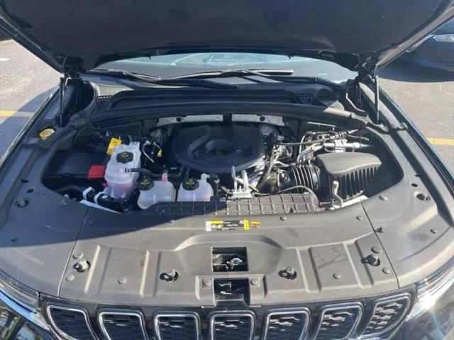2023 Jeep Grand Cherokee Base