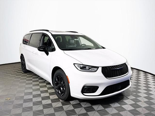 2025 Chrysler Pacifica Hybrid PACIFICA PLUG-IN HYBRID S APPEARANCE