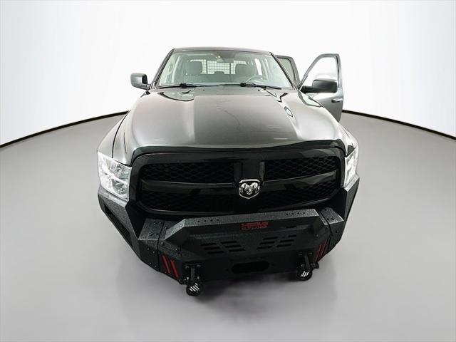 2018 RAM 1500 Express Crew Cab 4x4 57 Box