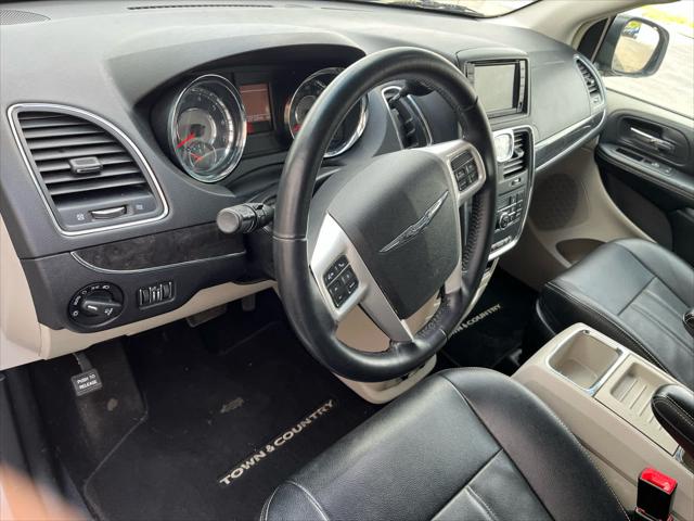 Used 2016 Chrysler Town & Country For Sale in Wilmington, OH