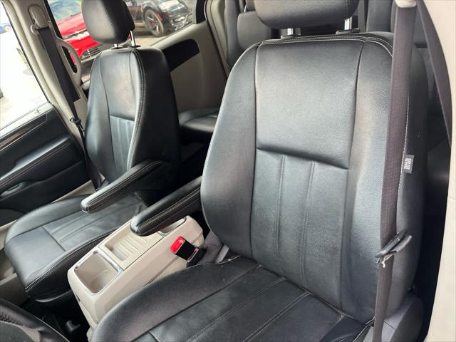 Used 2016 Chrysler Town & Country For Sale in Wilmington, OH