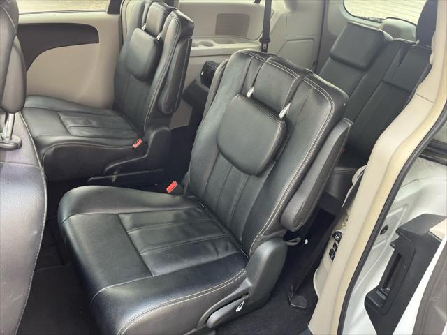 Used 2016 Chrysler Town & Country For Sale in Wilmington, OH