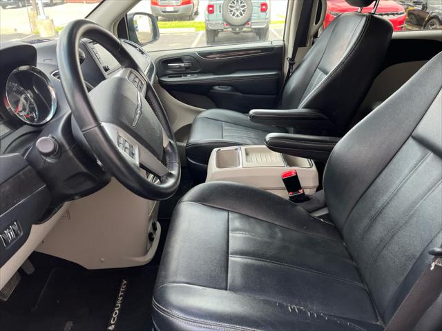 Used 2016 Chrysler Town & Country For Sale in Wilmington, OH