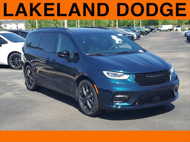 2025 Chrysler Pacifica PACIFICA LIMITED