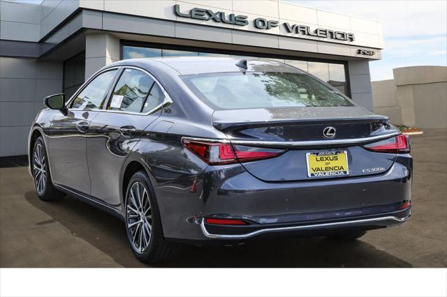 2025 Lexus ES 300h Unknown