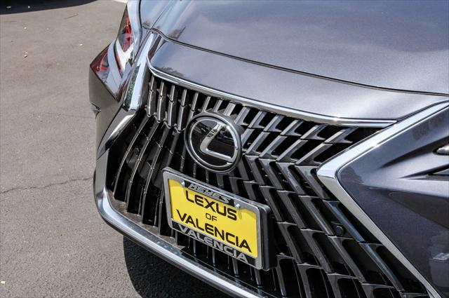2025 Lexus ES 300h Unknown