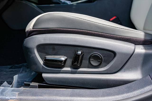 2025 Lexus ES 300h Unknown