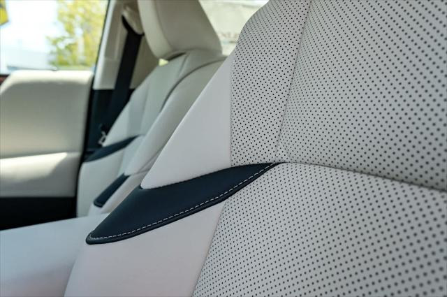 2025 Lexus ES 300h Unknown