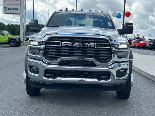 2025 RAM Ram 5500 Chassis Cab RAM 5500 TRADESMAN CHASSIS CREW CAB 4X4 60 CA
