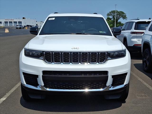 2025 Jeep Grand Cherokee GRAND CHEROKEE L LAREDO X 4X4