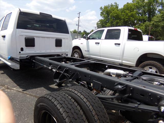 2025 RAM Ram 5500 Chassis Cab RAM 5500 TRADESMAN CHASSIS CREW CAB 4X4 84 CA