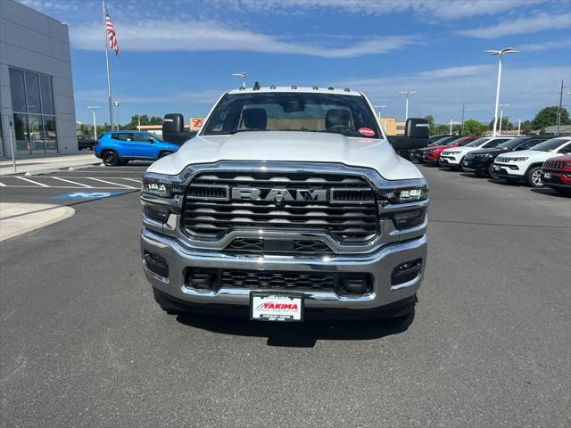 2025 RAM Ram 3500 Chassis Cab RAM 3500 TRADESMAN CHASSIS REGULAR CAB 4X4 84 CA