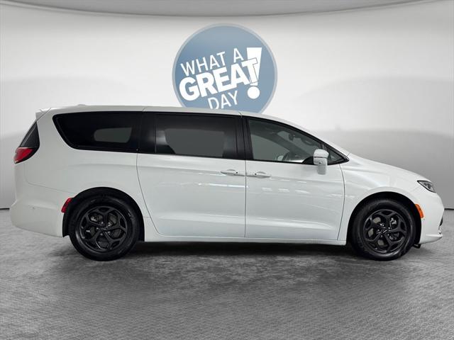 2022 Chrysler Pacifica Hybrid Touring L