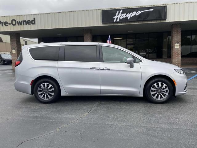 2022 Chrysler Pacifica Hybrid Touring L