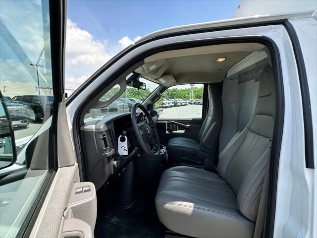 2025 GMC Savana Cutaway Work Van