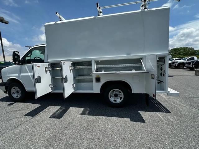 2025 GMC Savana Cutaway Work Van