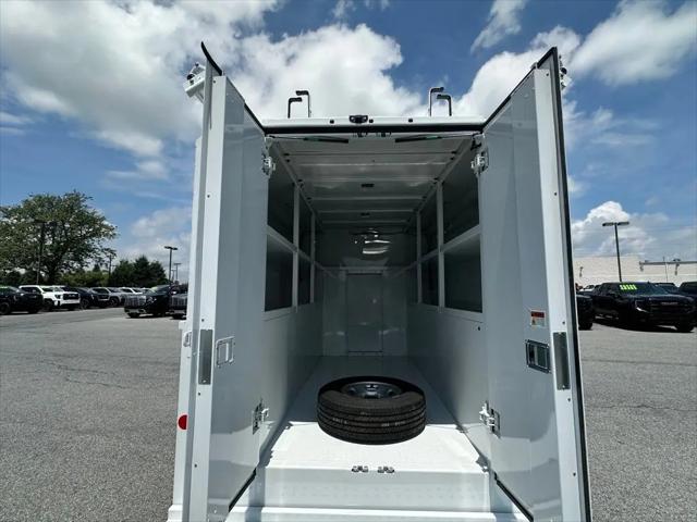 2025 GMC Savana Cutaway Work Van
