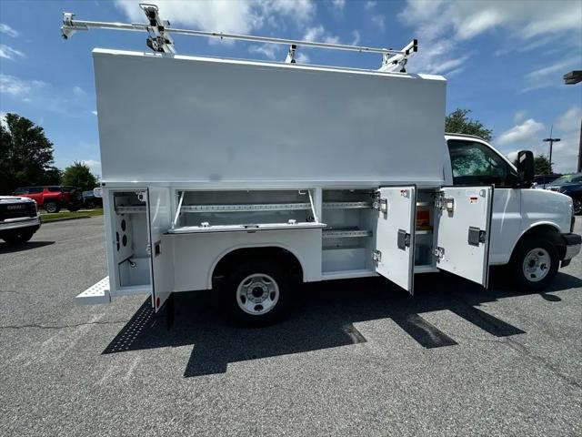 2025 GMC Savana Cutaway Work Van