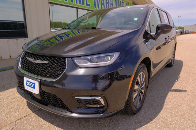 2023 Chrysler Pacifica Hybrid Touring L