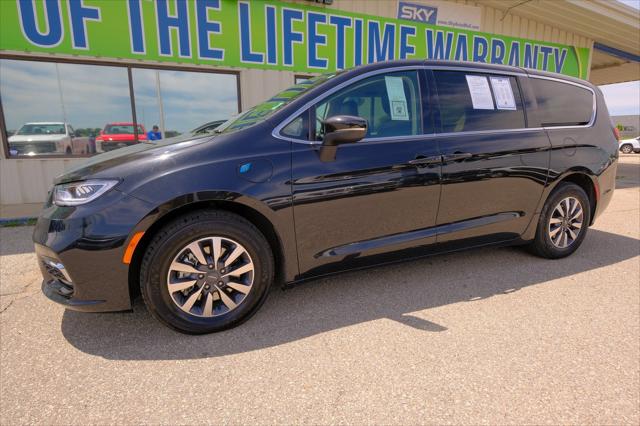 2023 Chrysler Pacifica Hybrid Touring L
