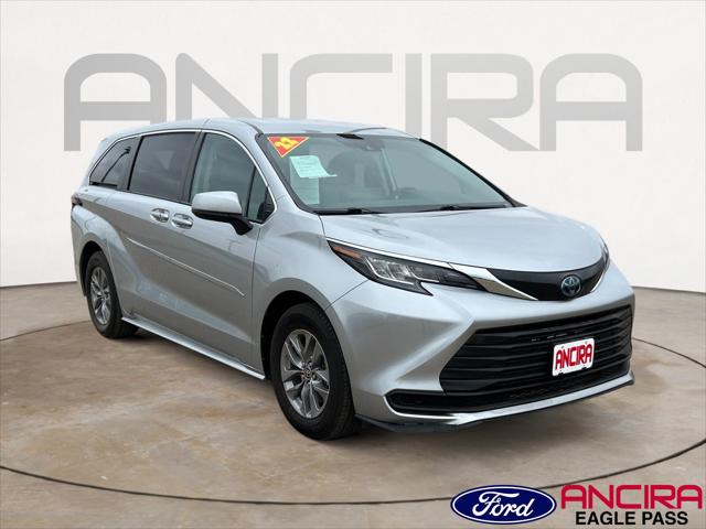 2022 Toyota Sienna LE