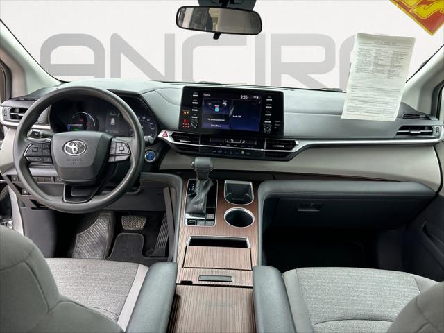 2022 Toyota Sienna LE