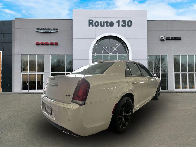 2023 Chrysler 300 Touring L