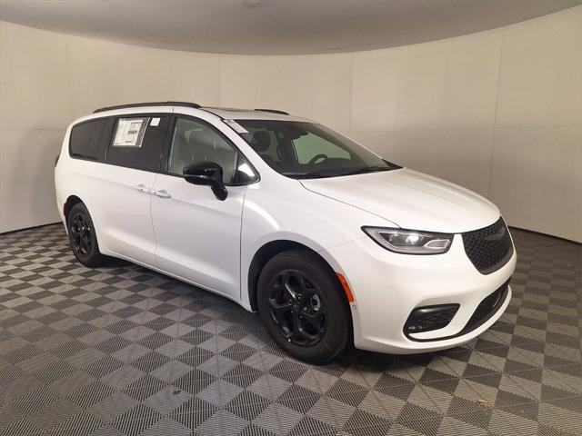 2025 Chrysler Pacifica Hybrid PACIFICA PLUG-IN HYBRID S APPEARANCE