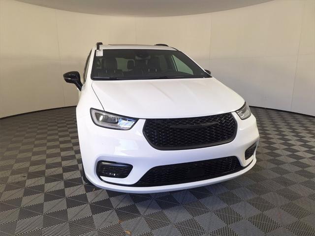2025 Chrysler Pacifica Hybrid PACIFICA PLUG-IN HYBRID S APPEARANCE
