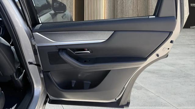 2024 Mazda X-90 Premium Plus