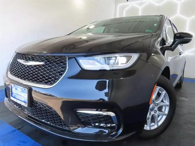 2023 Chrysler Pacifica Touring L for sale in Manassas, VA
