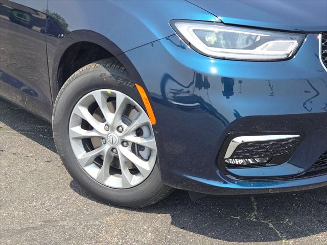 2025 Chrysler Pacifica PACIFICA SELECT AWD