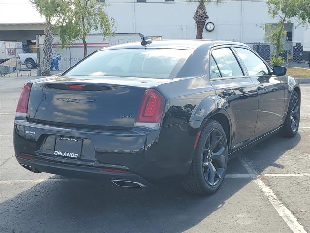 2022 Chrysler 300 Touring