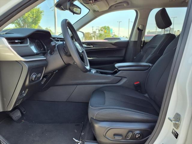2023 Jeep Grand Cherokee L Laredo 4x2
