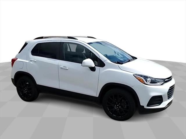 Used 2022 Chevrolet Trax LT with VIN KL7CJPSM2NB516226 for sale in Waterford, MI