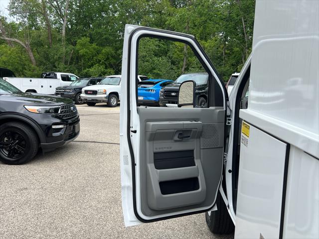 2025 Ford E-350 Cutaway Base