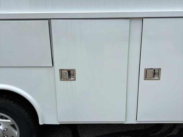 2025 Ford E-350 Cutaway Base