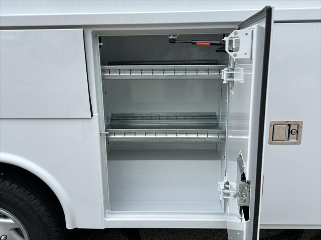 2025 Ford E-350 Cutaway Base