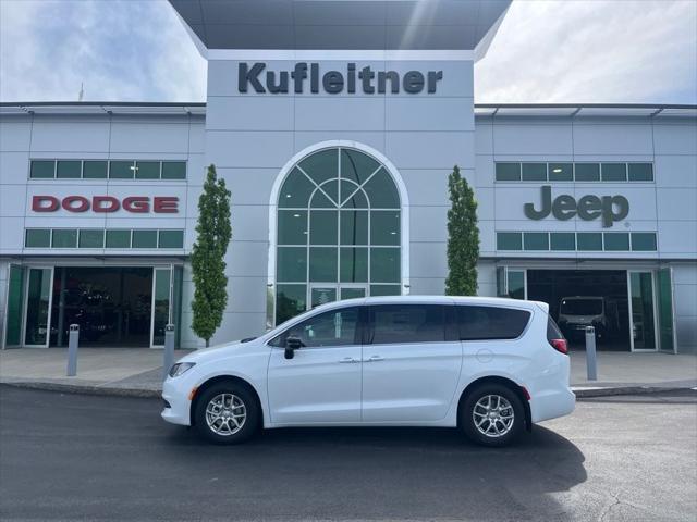 2025 Chrysler Voyager VOYAGER LX