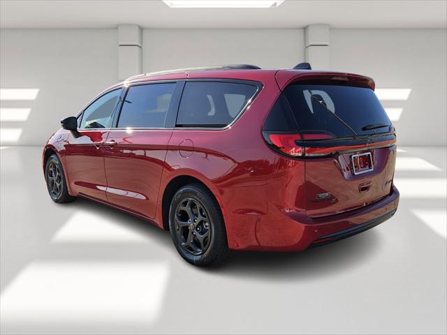 2025 Chrysler Pacifica Hybrid PACIFICA PLUG-IN HYBRID S APPEARANCE